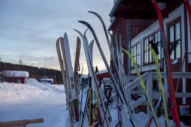 some Nordic ski for rent
