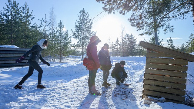 making hotdog under the sunshine in the cold!