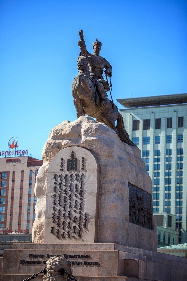 Its Genghis Khan!!! I mean... the statue...