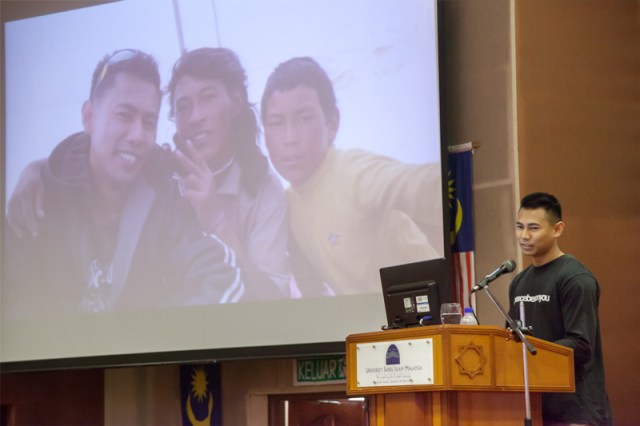 me encouraging the USIM students not to take shower in the morning so everybody will smell like a horse!