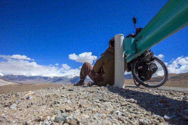 a quick afternoon nap at the roadside