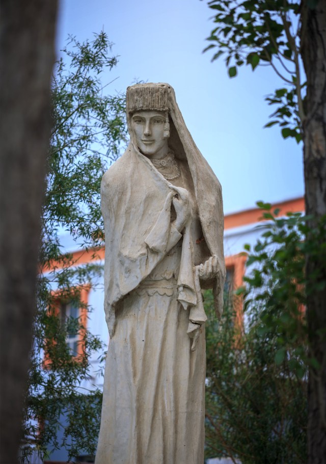 mmmm sexy Tajik mamacota!!