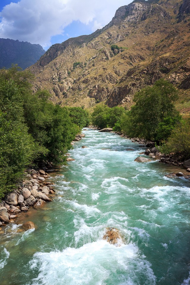 beautiful river along the road from Toktogul