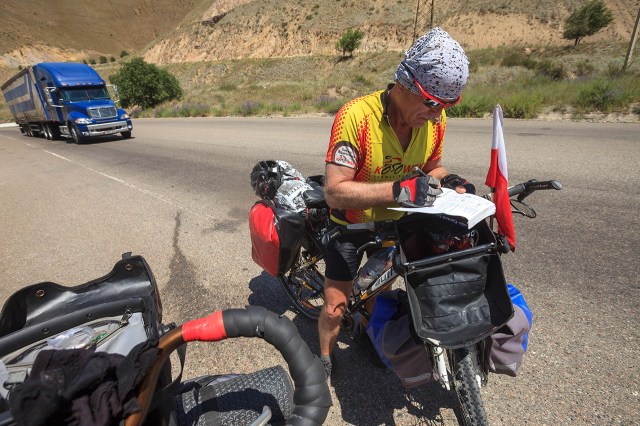 exchanging contacts with a Polish cyclist on the road